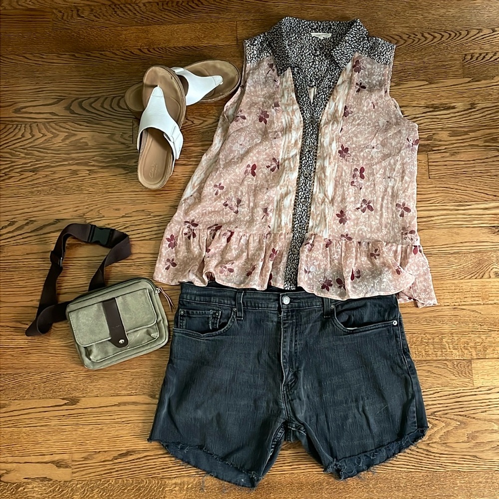 Levi’s 559 black denim cutoff shorts